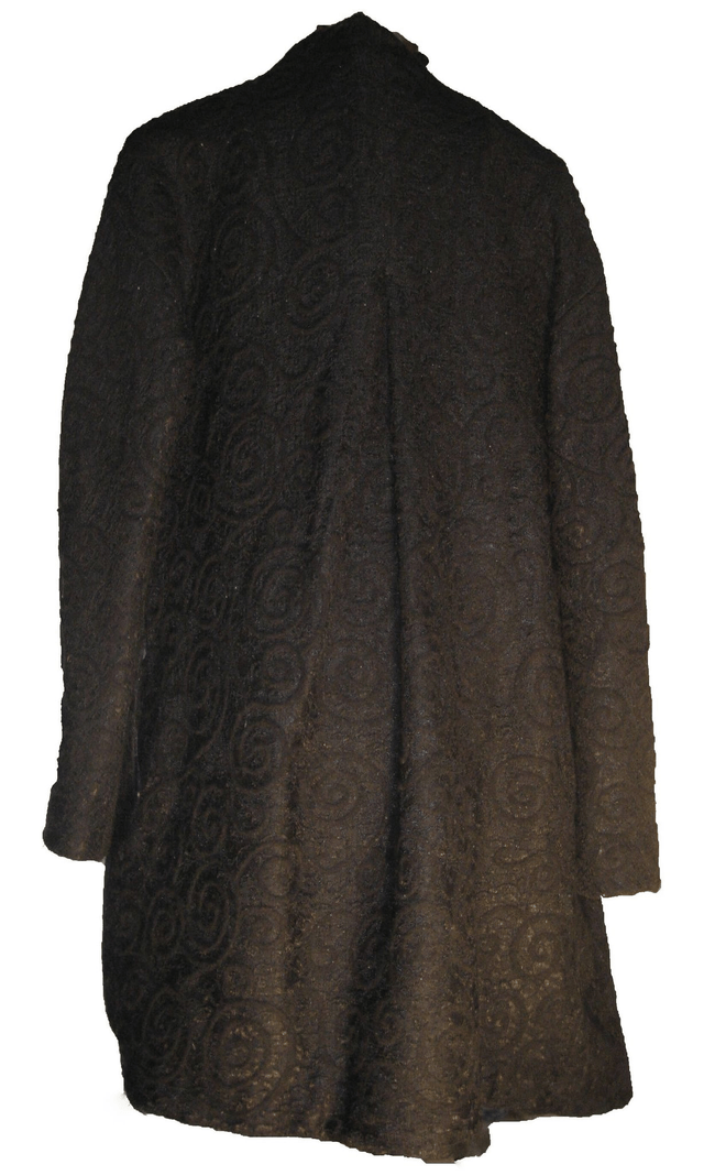 Manteau noir en laine bouillie et dentelle