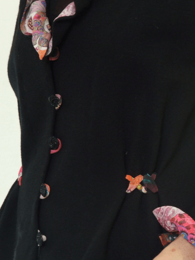 Veste crêpe de laine et col en soie colorée
