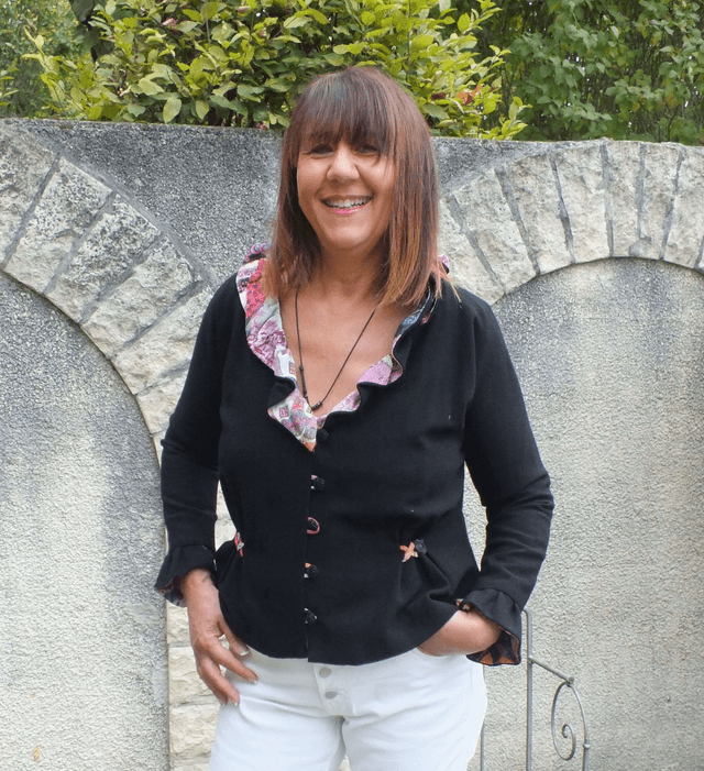 Veste crêpe de laine et col en soie colorée